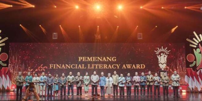 Pegadaian Raih Penghargaan Program Literasi Finansial Terbaik dari OJK, Dukung UMKM